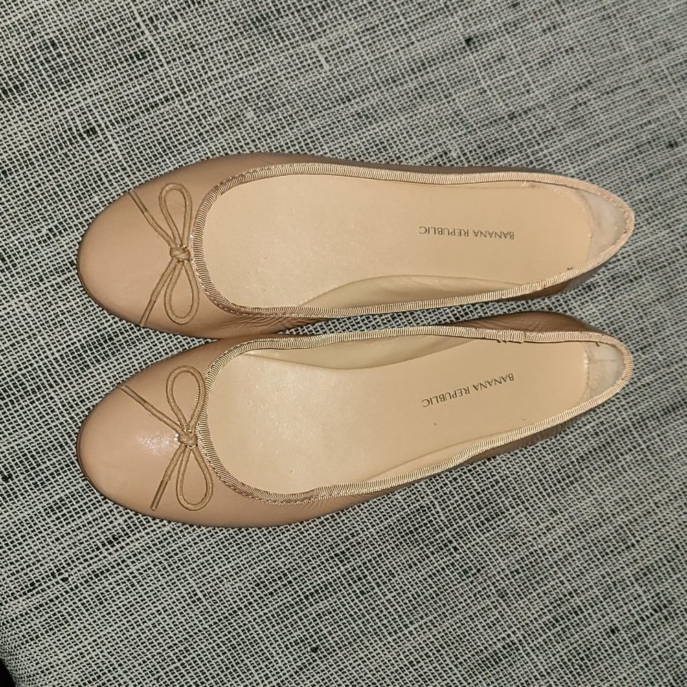 Banana Republic Nude Ballet Flat